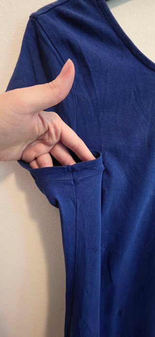 Camiseta de mujer azul eléctrico de manga corta