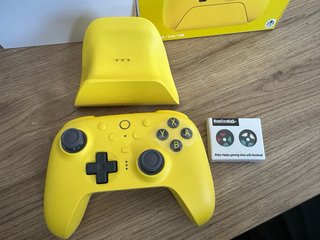 Mando 8BitDo Ultimate 2 Bluetooth Amarillo
