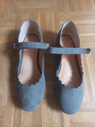 Zapatos niña talla 35 grises