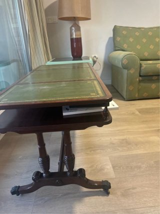 Escritorio inglés cuero verde