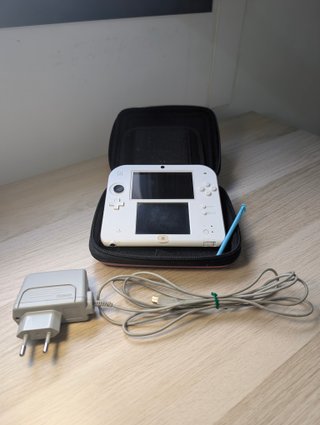 COMPLETA!! NINTENDO 2DS + ACCESORIOS