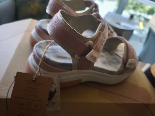 Sandalias Anekke con etiqueta