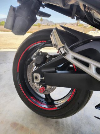 Suzuki GSR 600 Negra