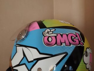 Casco infantil nuevo estilo cómic