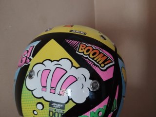 Casco infantil nuevo estilo cómic