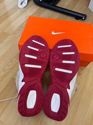 Zapatillas Nike Beige y Rojo