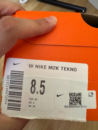 Zapatillas Nike Beige y Rojo
