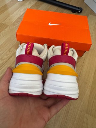 Zapatillas Nike Beige y Rojo