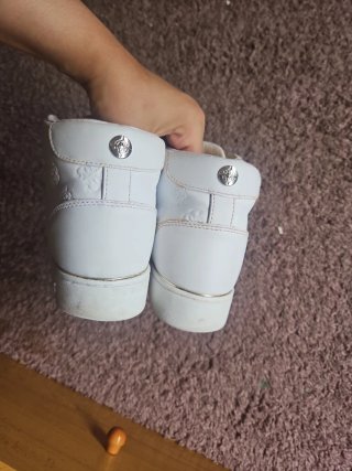 Zapatos Guess Blancos y Dorados