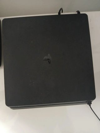 PS4 Slim 500GB + 3 juegos + 2 mandos