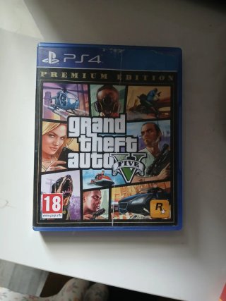 PS4 Slim 500GB + 3 juegos + 2 mandos