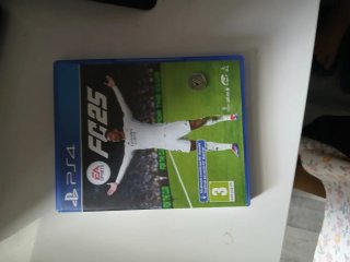 PS4 Slim 500GB + 3 juegos + 2 mandos