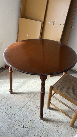 Mesa de comedor de madera