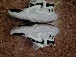 Zapatillas Under Armour niño.