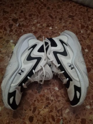 Zapatillas Under Armour niño.