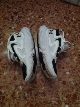 Zapatillas Under Armour niño.