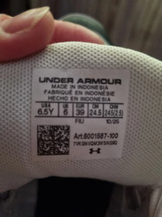Zapatillas Under Armour niño.