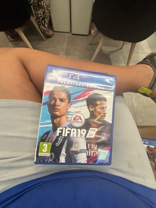 FIFA 17,18,15,19PS4 ( dos unidades del 15)