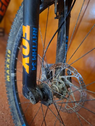 Bicicleta Descenso Montaña GIANT suspension FOX