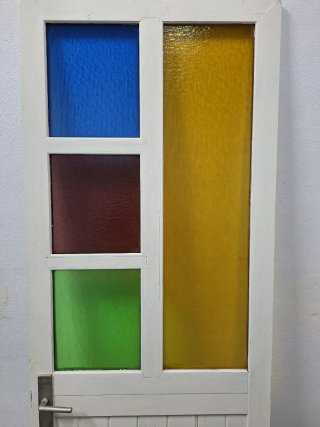 Puertas con vidrieras de colores
