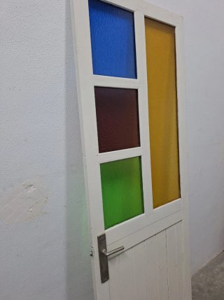 Puertas con vidrieras de colores
