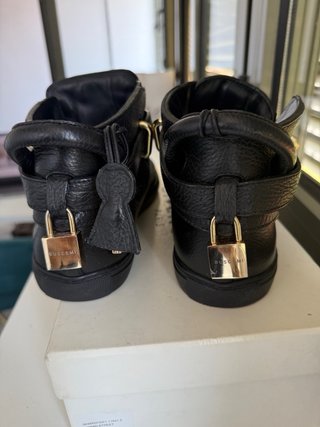 Buscemi Piel Negra T.41 Detalle Dorado (8)