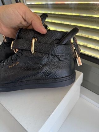 Buscemi Piel Negra T.41 Detalle Dorado (8)