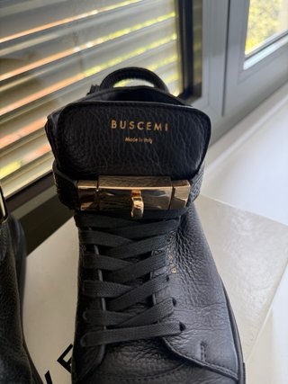 Buscemi Piel Negra T.41 Detalle Dorado (8)