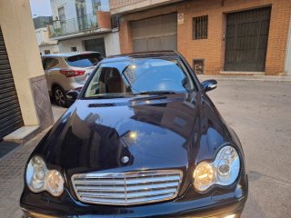 Mercedes-Benz c220 2026