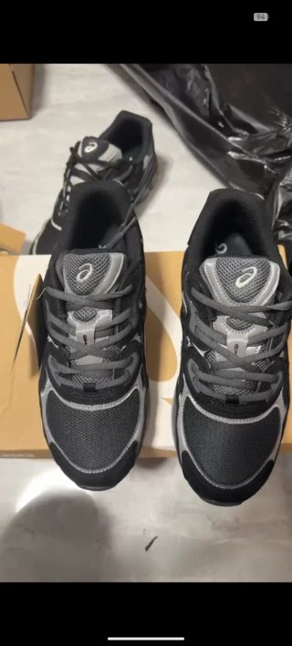 Zapatillas Asics Negras y Grises