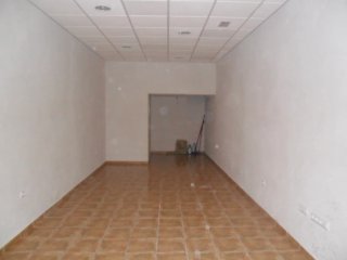 Se alquila local comercial de 45 metros en el cent