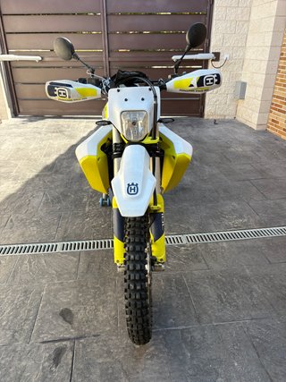 Husqvarna 701 Enduro LR Moto