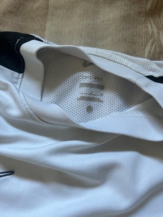 2 magliette Nike bianche e nere