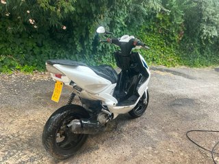 Yamaha Aerox Scooter azul/Blanco