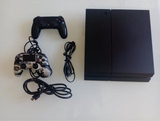 PS4 (PlayStation 4) + 3 Juegos + 2 Mandos