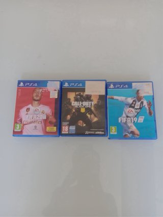 PS4 (PlayStation 4) + 3 Juegos + 2 Mandos