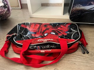Bolsa de Viaje Marvel Spiderman Roja y Negra