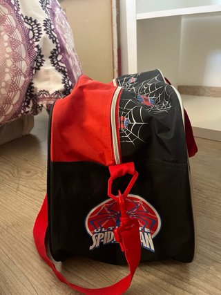 Bolsa de Viaje Marvel Spiderman Roja y Negra