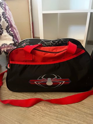 Bolsa de Viaje Marvel Spiderman Roja y Negra