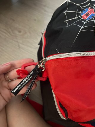 Bolsa de Viaje Marvel Spiderman Roja y Negra