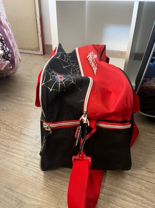 Bolsa de Viaje Marvel Spiderman Roja y Negra