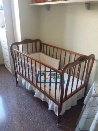 Cuna madera con colchón y chichonera