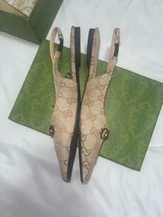 Sandalias Gucci Beige y Doradas