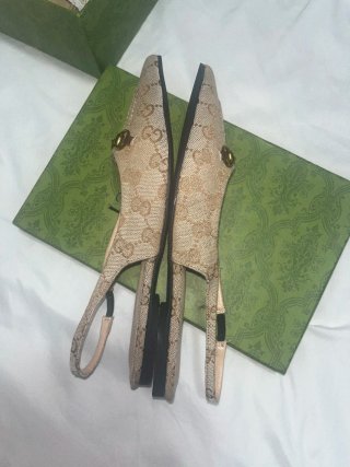 Sandalias Gucci Beige y Doradas