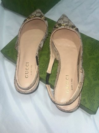 Sandalias Gucci Beige y Doradas