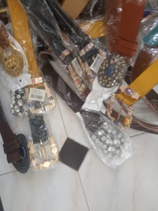 Hola buenas, vendo cinturones sin estreno