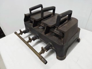 Antiguo calentador de planchas