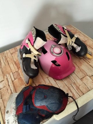 Patines niña T34-36 rosa/negro + casco y proteccio