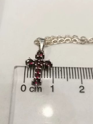 Cadena y colgante cruz granates plata
