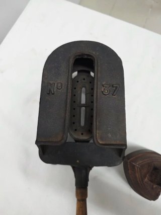 Calentador de planchas antiguo de gas